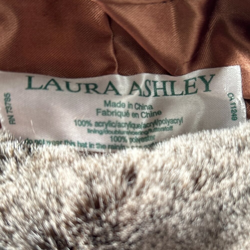 Laura Ashley Vintage OSFA Gray Vegan Fur Bucket Hat Winter Chic Staple Timeless - Picture 9 of 9